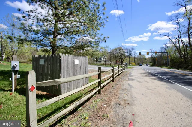 a view of a pathway of a park