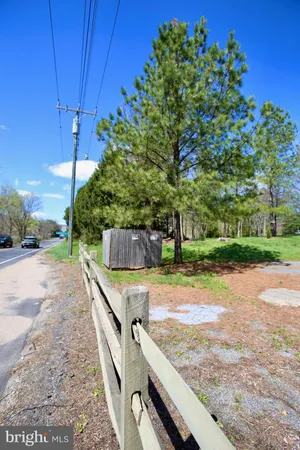 $1,250 | 35972 Charles Town Pike, Purcellville, VA 20132