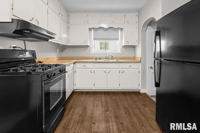 $1,200 | 1916 33rd Street, Moline, IL 61265