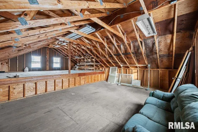 $1,200 | 1916 33rd Street, Moline, IL 61265