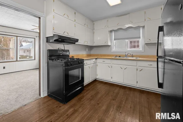 $1,200 | 1916 33rd Street, Moline, IL 61265