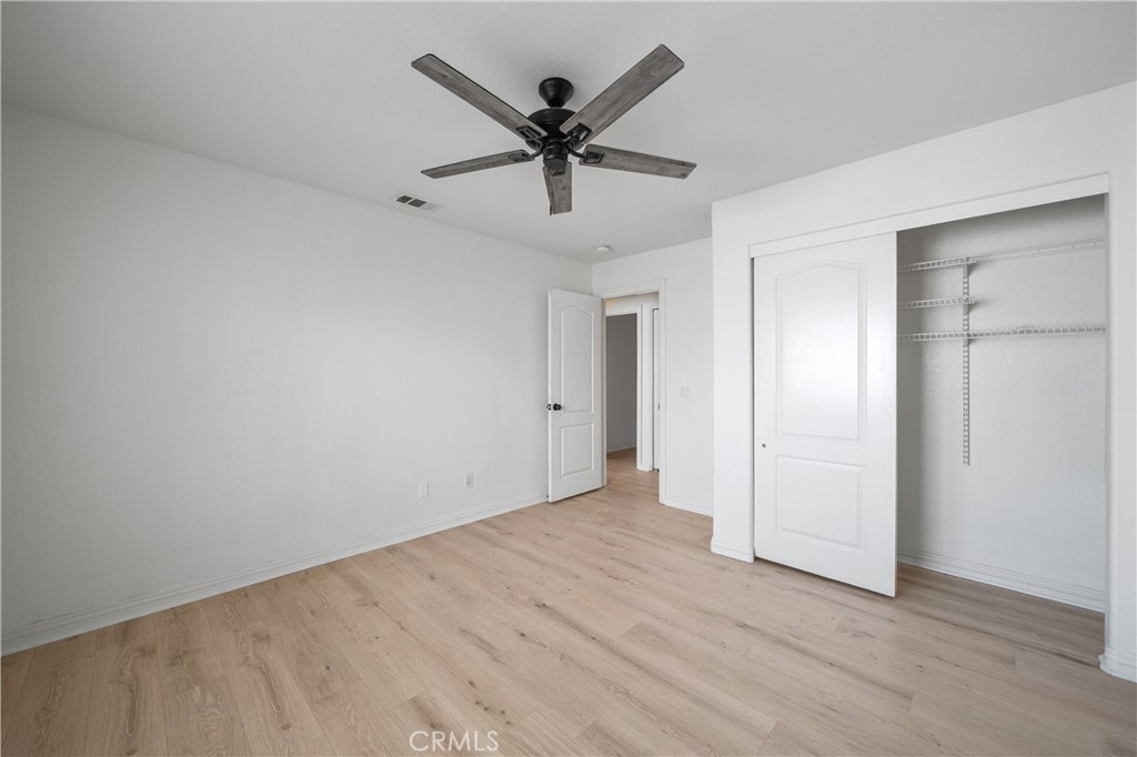 29582 Toomas Circle Menifee, CA 92587 - Photo 19 of 30 an empty room with ceiling fan and window