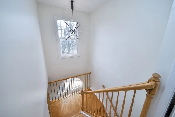 a view of entryway and balcony