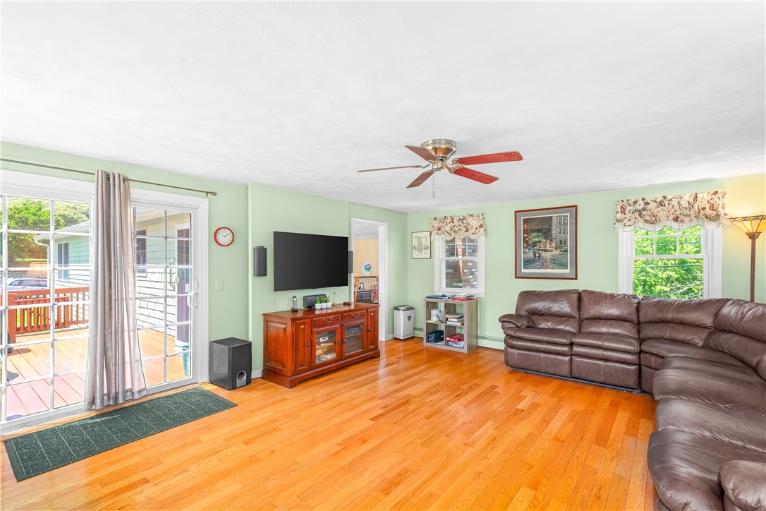 82 Hope Road Cranston, RI 02921 - Photo 4 of 30 Gallery Image 4