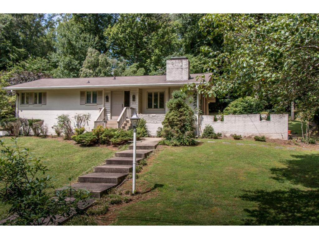 317 Robin Road Bristol, TN 37620 - Photo 2 of 35 Photo 2