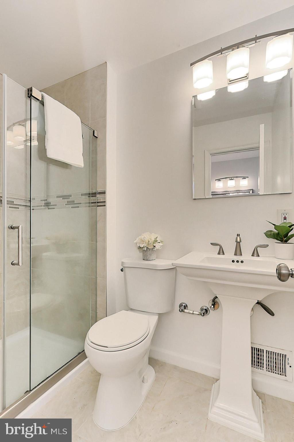 6808 Sydenstricker Road Springfield, VA 22153 - Photo 29 of 65 Primary en-suite bathroom