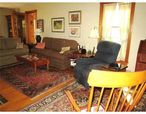 18 Woodside Road Brunswick, ME 04011 - Photo 4 of 17 Living Room.