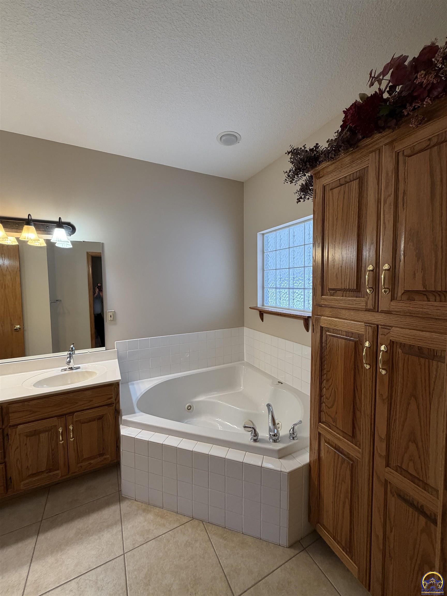 3101 Southwest Wanamaker Drive, Unit 62 Topeka, KS 66614 - Photo 28 of 56
