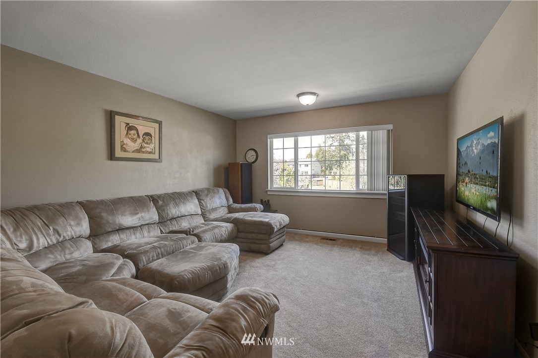 218 185th Place Southwest Bothell, WA 98012 - Photo 24 of 33 Gallery Image 24