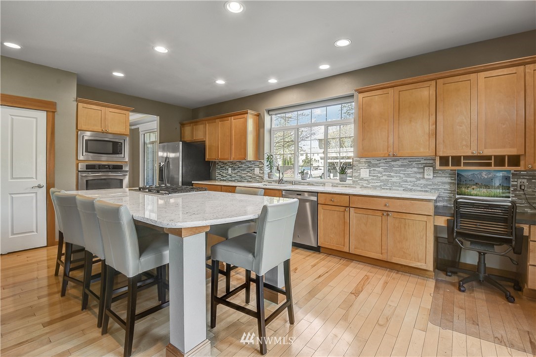 218 185th Place Southwest Bothell, WA 98012 - Photo 10 of 33 Gallery Image 10