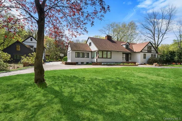 $2,698,000 | 19 Frost Creek Drive, Locust Valley, NY 11560