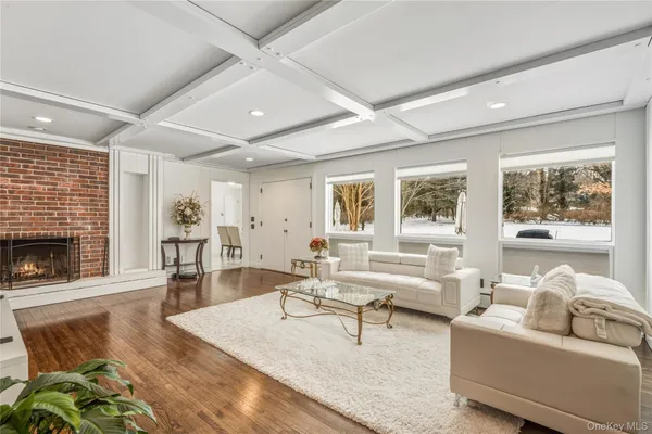 $2,899,000 | 19 Frost Creek Drive, Locust Valley, NY 11560