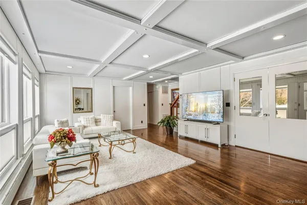 $2,899,000 | 19 Frost Creek Drive, Locust Valley, NY 11560