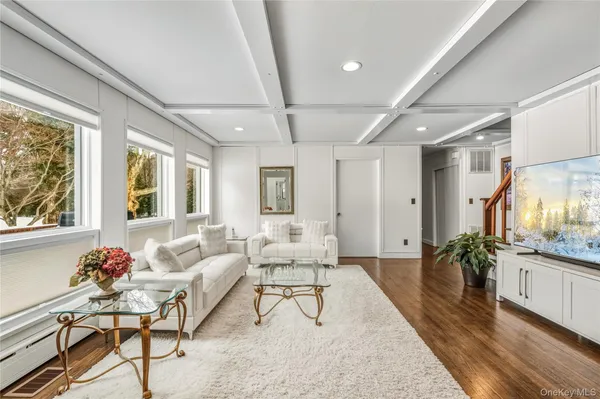 $2,899,000 | 19 Frost Creek Drive, Locust Valley, NY 11560