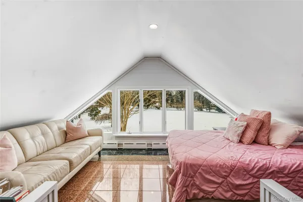 $2,899,000 | 19 Frost Creek Drive, Locust Valley, NY 11560