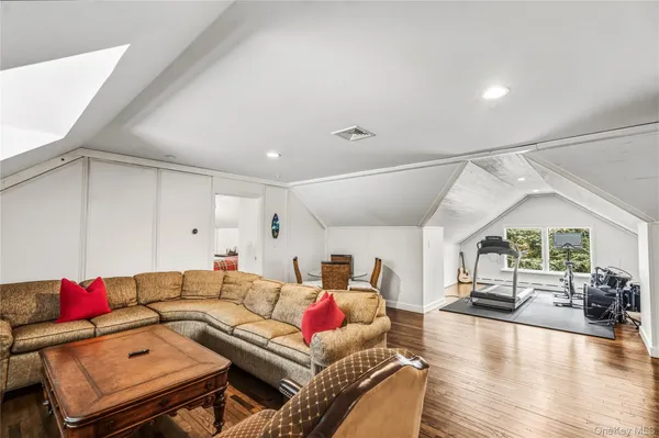 $2,899,000 | 19 Frost Creek Drive, Locust Valley, NY 11560