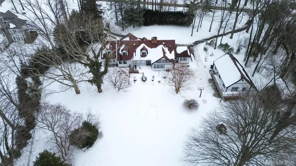 $2,899,000 | 19 Frost Creek Drive, Locust Valley, NY 11560