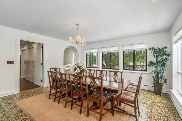 $2,899,000 | 19 Frost Creek Drive, Locust Valley, NY 11560