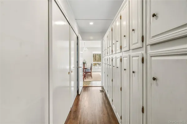 $2,899,000 | 19 Frost Creek Drive, Locust Valley, NY 11560
