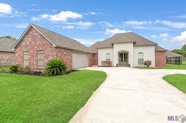 $314,900 | 4001 Moss Trail Drive, Zachary, LA 70791
