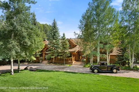 a view of a backyard with plants and a patio