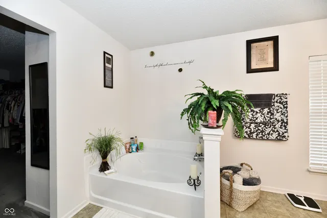 $359,900 | 5674 Doe Way, Noblesville, IN 46062