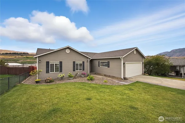 $435,000 | 121 Pryor Drive, Pateros, WA 98846