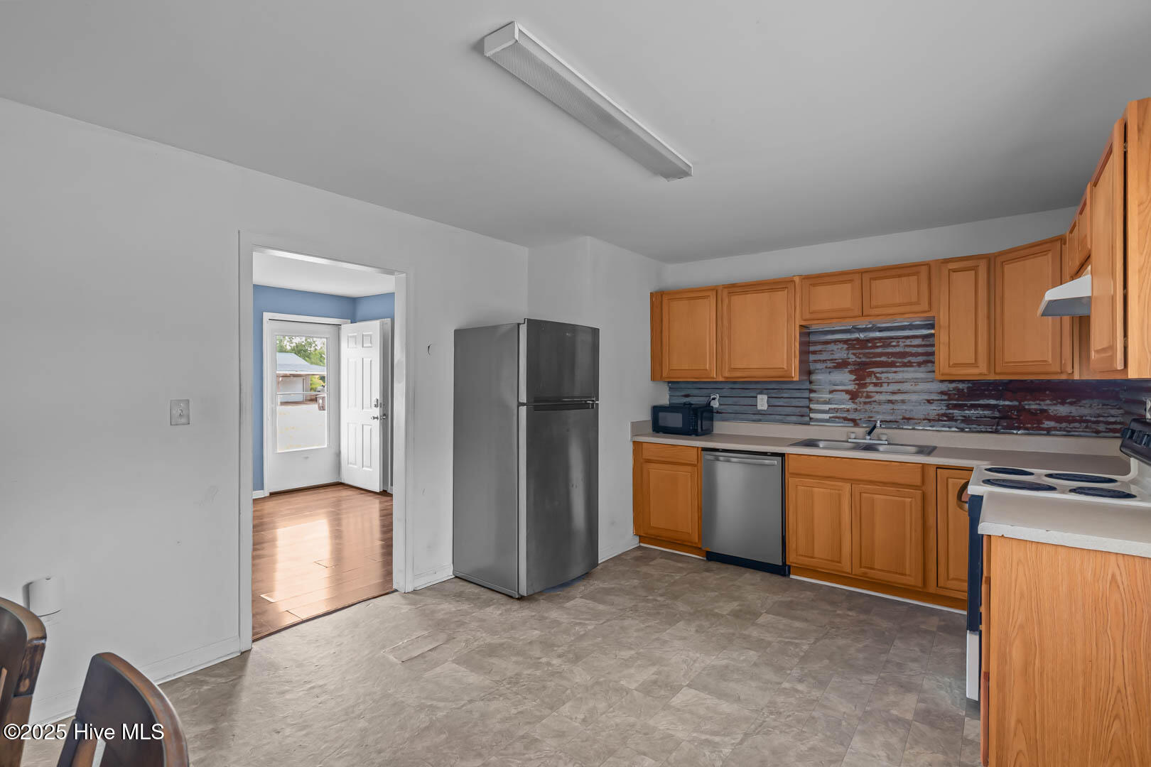 103 Riegel Drive Hubert, NC 28539 - Photo 13 of 17 Kitchen and Dining Combo