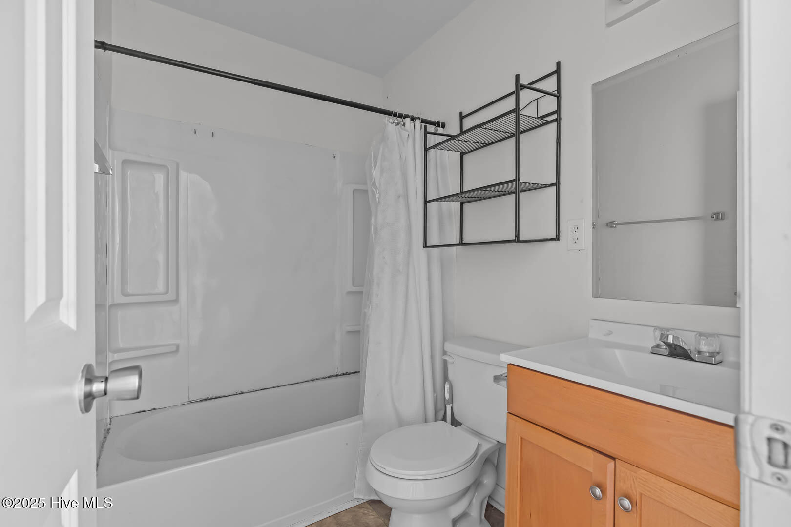 103 Riegel Drive Hubert, NC 28539 - Photo 8 of 17 Hallway Bathroom 2