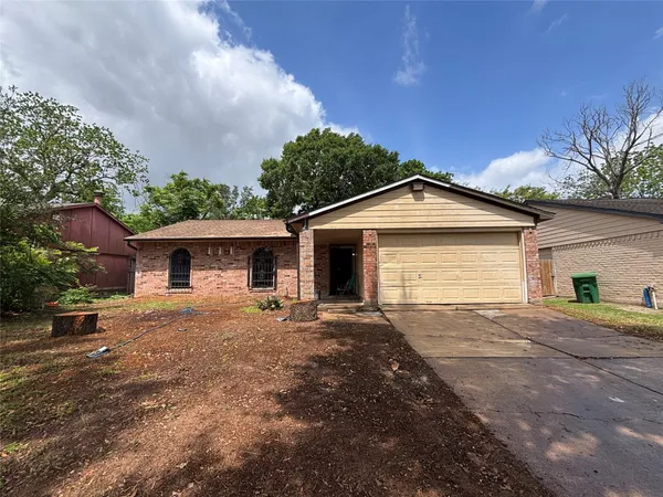 $1,800 | 16114 Lazy Ridge Road, Houston, TX 77053