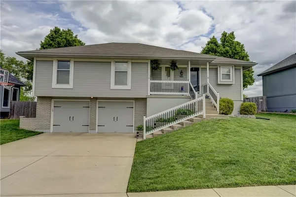 $315,000 | 501 Southwest Whitestone Drive, Grain Valley, MO 64029