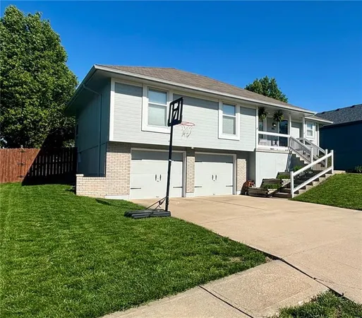$315,000 | 501 Southwest Whitestone Drive, Grain Valley, MO 64029