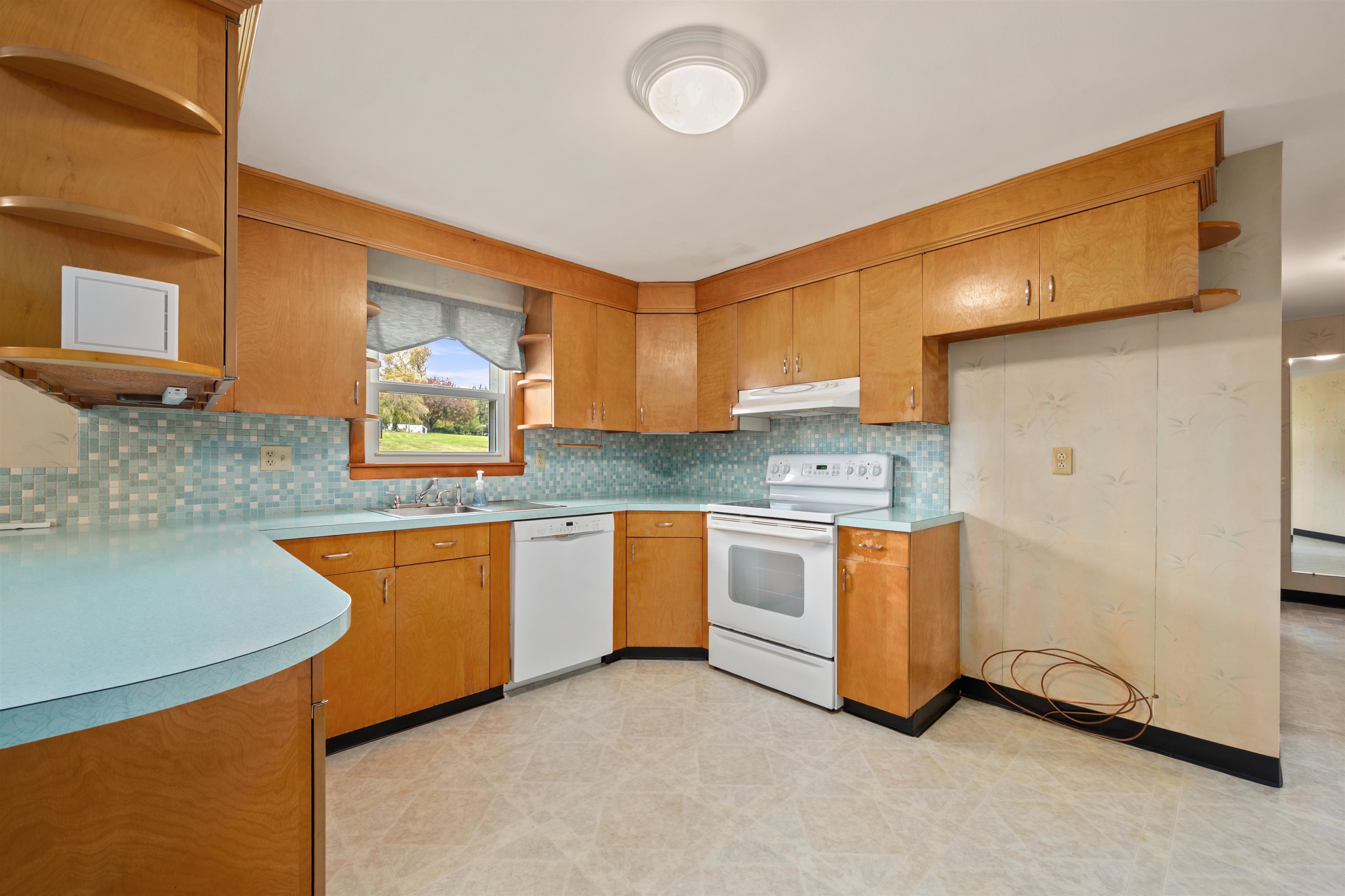 1310 Wellington Road Manchester, NH 03104 - Photo 15 of 35