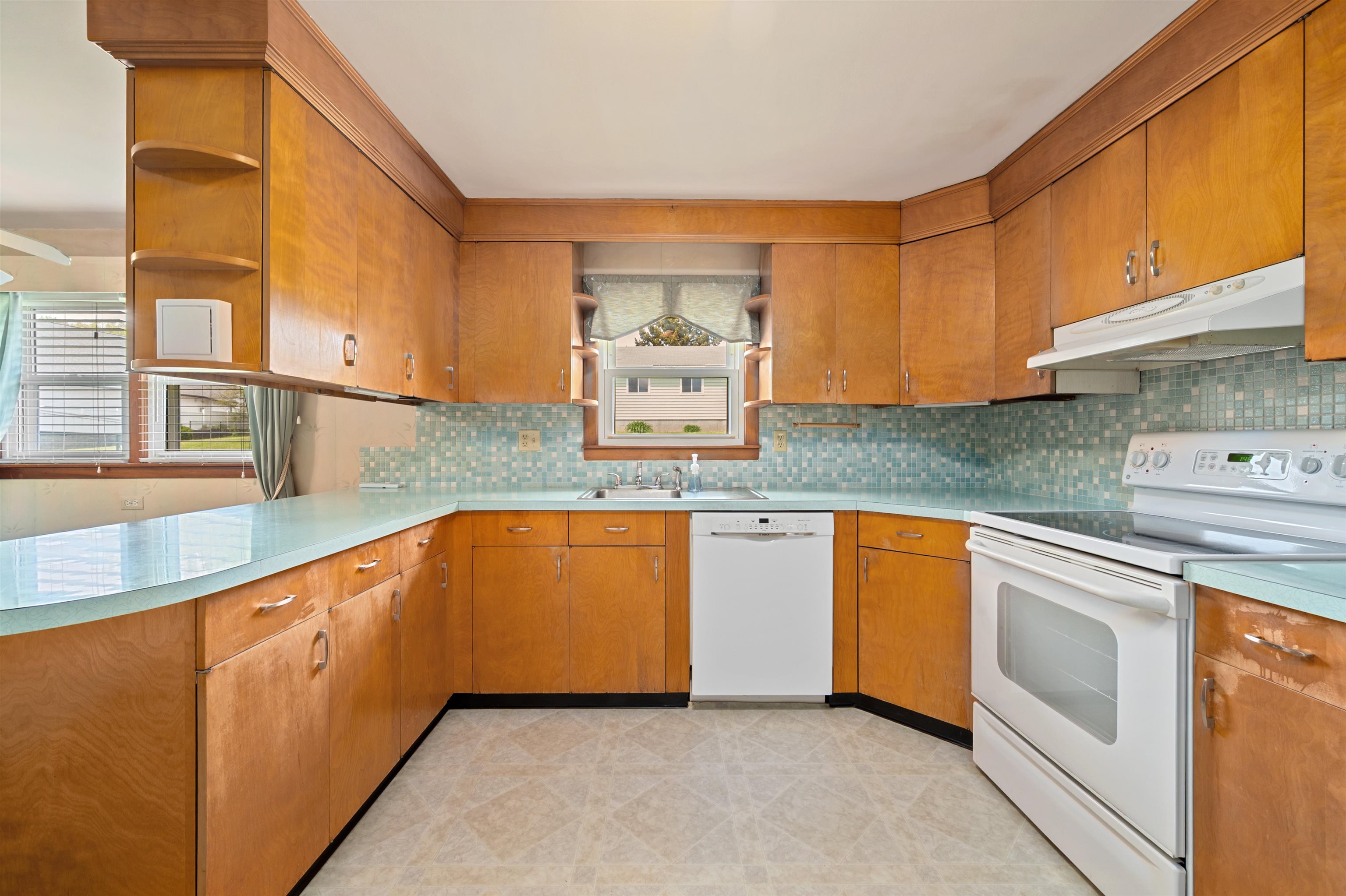 1310 Wellington Road Manchester, NH 03104 - Photo 16 of 35