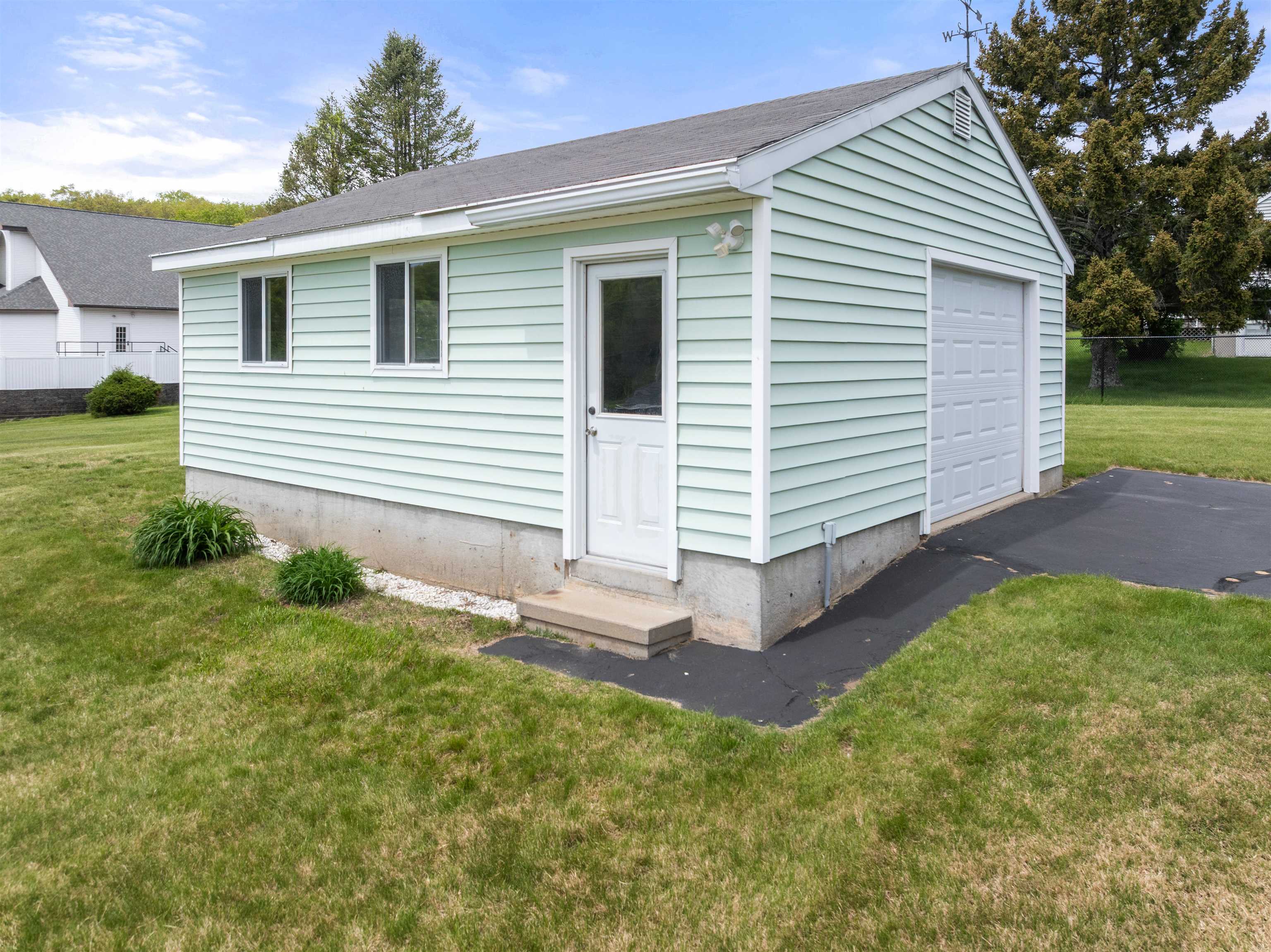 1310 Wellington Road Manchester, NH 03104 - Photo 30 of 35