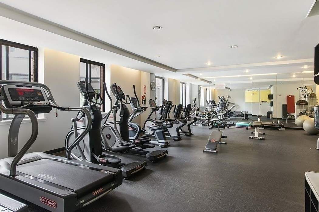 300 Rector Place, Unit 3I Manhattan, NY 10280 - Photo 3 of 11