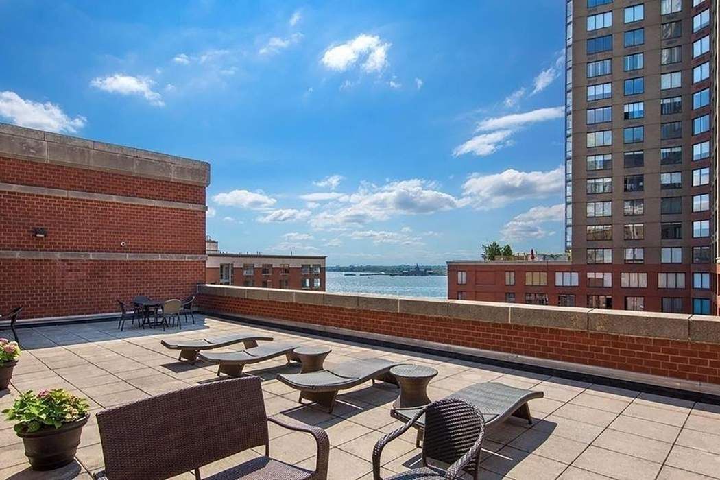 300 Rector Place, Unit 3I Manhattan, NY 10280 - Photo 4 of 11