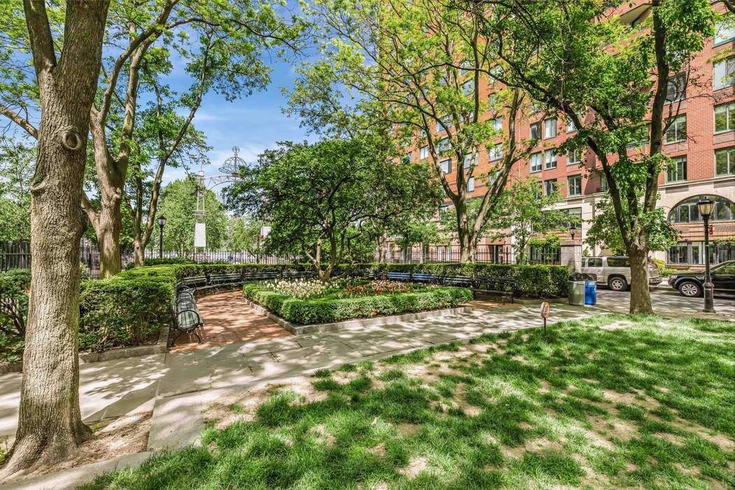 300 Rector Place, Unit 3I Manhattan, NY 10280 - Photo 7 of 11