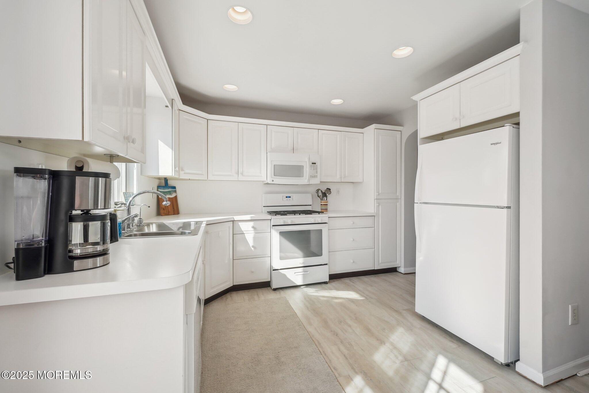202 Yale Avenue, Unit WINTER MONTHLY RENTAL Point Pleasant Beach, NJ 08742 - Photo 4 of 17 6-web-or-mls-VMD009
