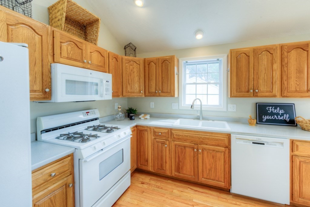 12 Matteo Street Worcester, MA 01606 - Photo 5 of 42 Gallery Image 5