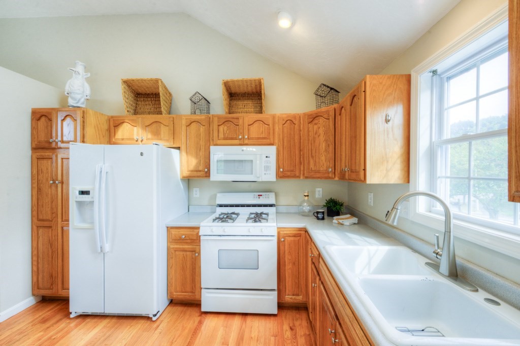 12 Matteo Street Worcester, MA 01606 - Photo 6 of 42 Gallery Image 6