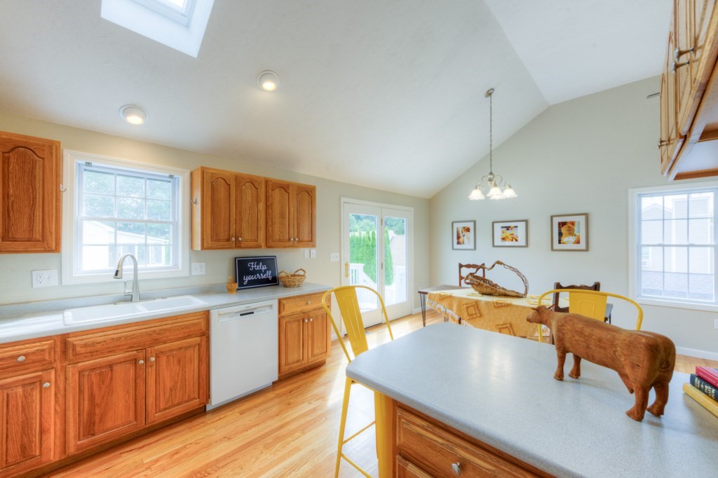 12 Matteo Street Worcester, MA 01606 - Photo 8 of 42 Gallery Image 8