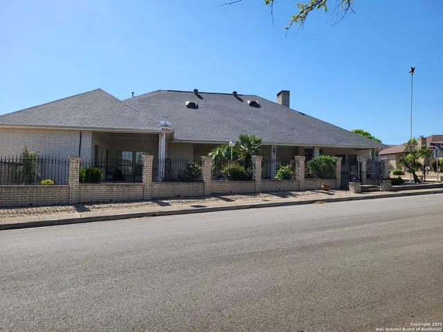 $2,500 | 6024 Shady Creek, Windcrest, TX 78239