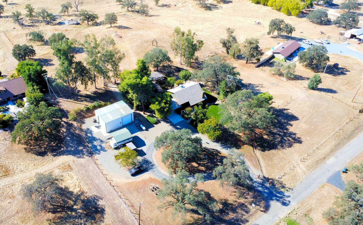 22266 Frontier Road Clovis, CA 93619 - Photo 4 of 61 a view of a city