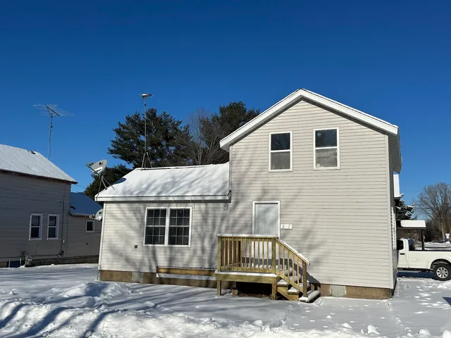 $179,900 | 237 Center Street, Oconto, WI 54153