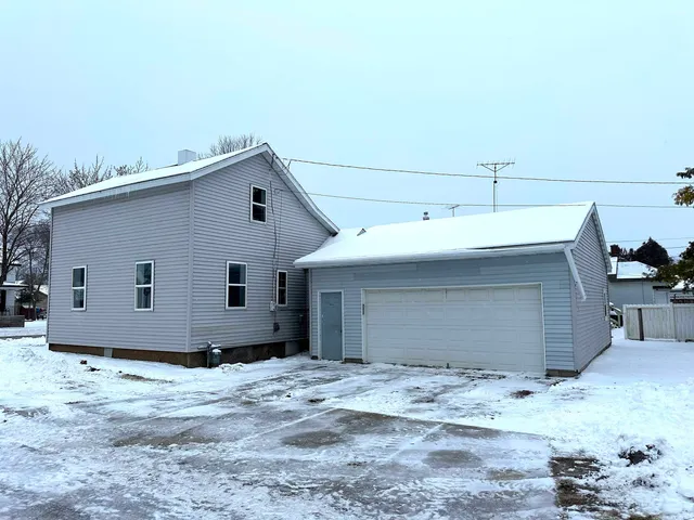 $179,900 | 237 Center Street, Oconto, WI 54153