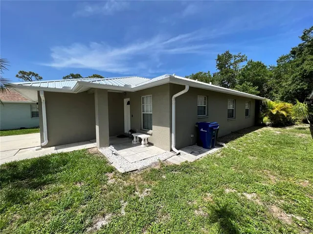 a view of a house with yard and entertaining space