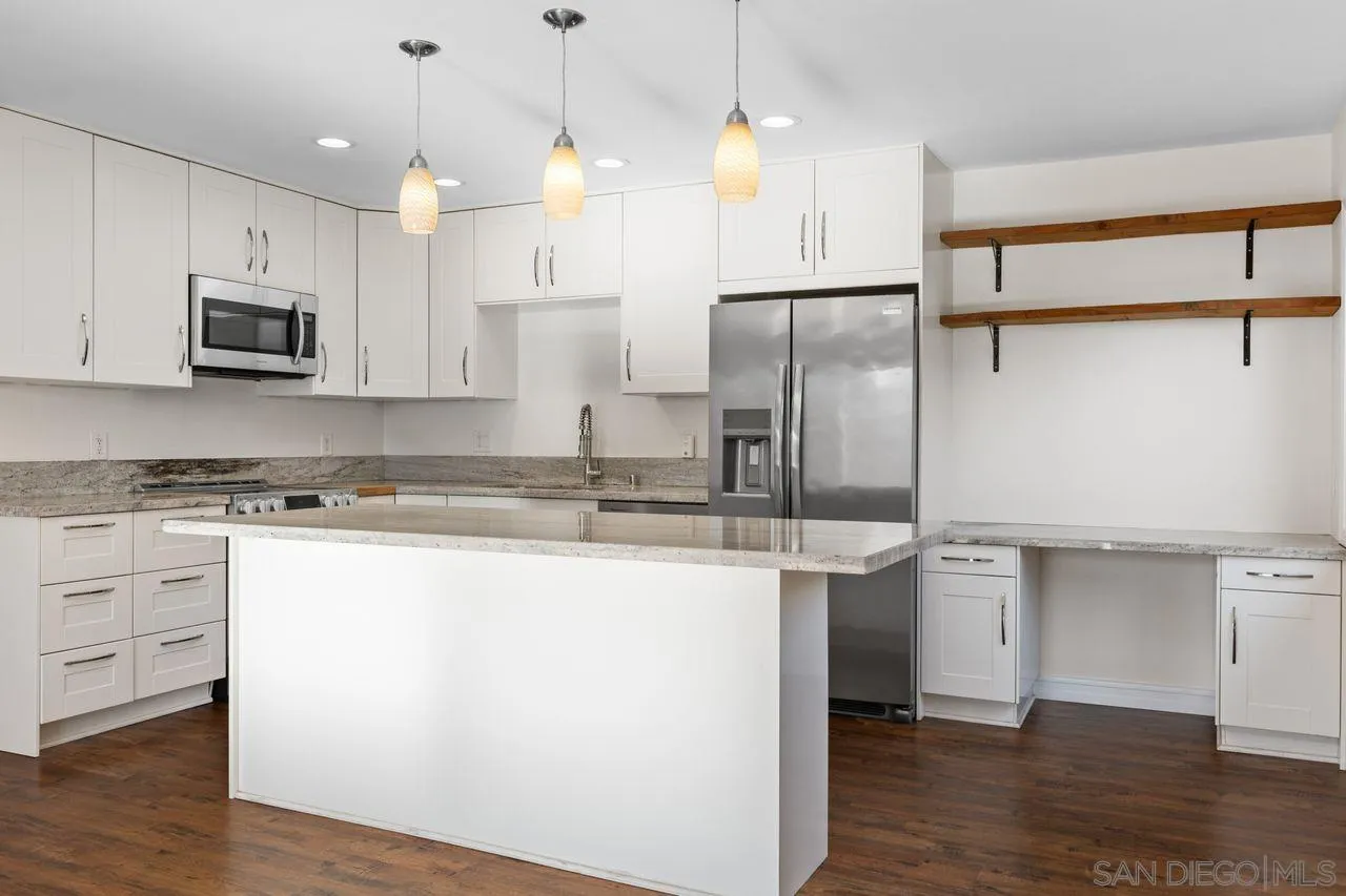 401 Requeza Street Encinitas, CA 92024 - Photo 6 of 33