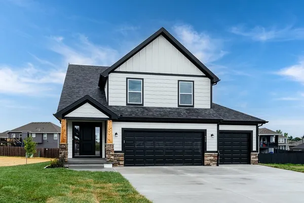$359,950 | 1013 2nd Street, Perry, KS 66073