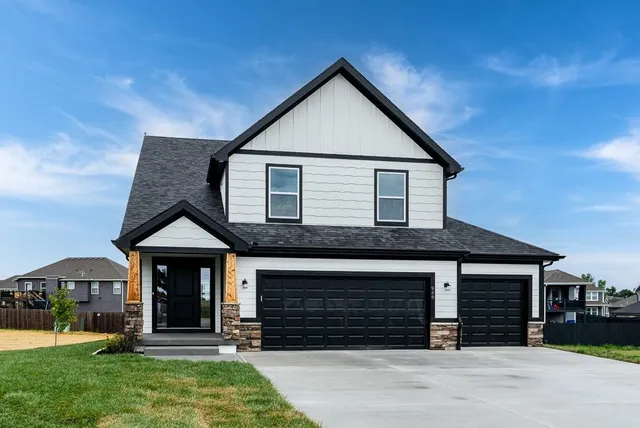 $359,950 | 1013 2nd Street, Perry, KS 66073